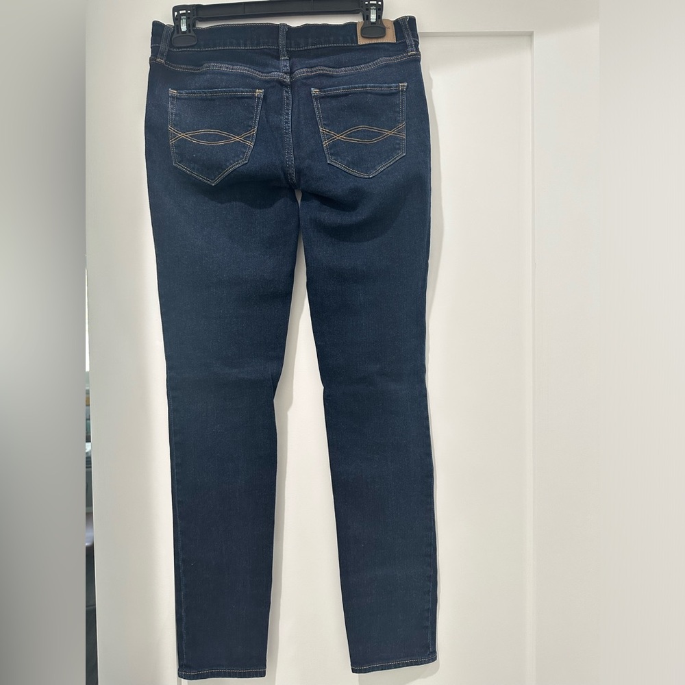 Abercrombie and Fitch women’s Jeans size 4s dark wash - Picture 2 of 4